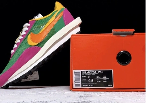 BV0073-301 Pine LD Nike BV0073-301  Green Sacai Waffle 1217